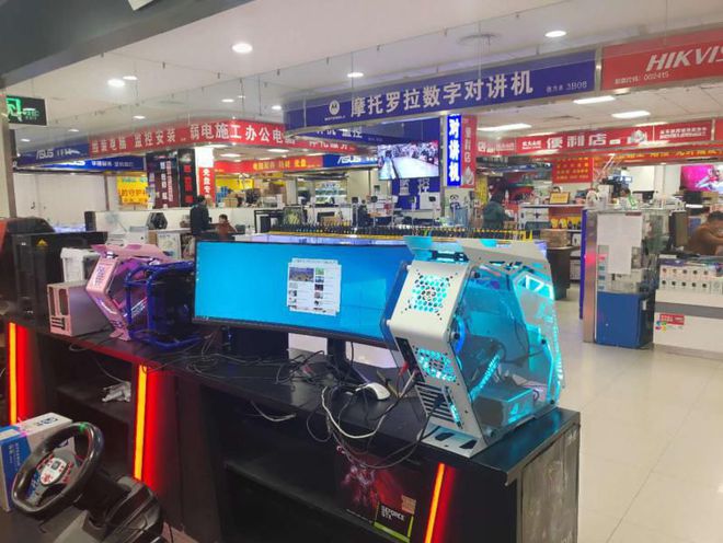 電子產(chǎn)品銷(xiāo)售旺 準(zhǔn)大學(xué)生成主力